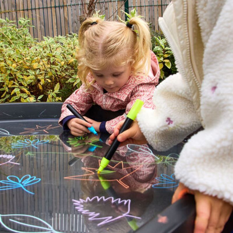 Skaidrus akrilinis įdėklas tyrinėjimų staliukui