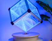 Šviečiantis LED kubas