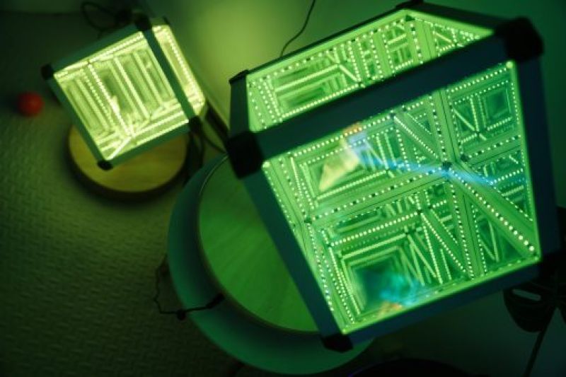 Šviečiantis LED kubas