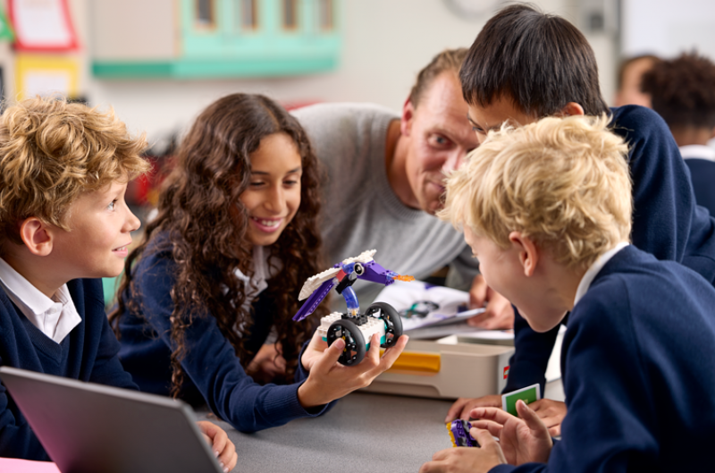 LEGO® Education informatikos ir dirbtinio intelekto (DI) rinkinys (3-5)
