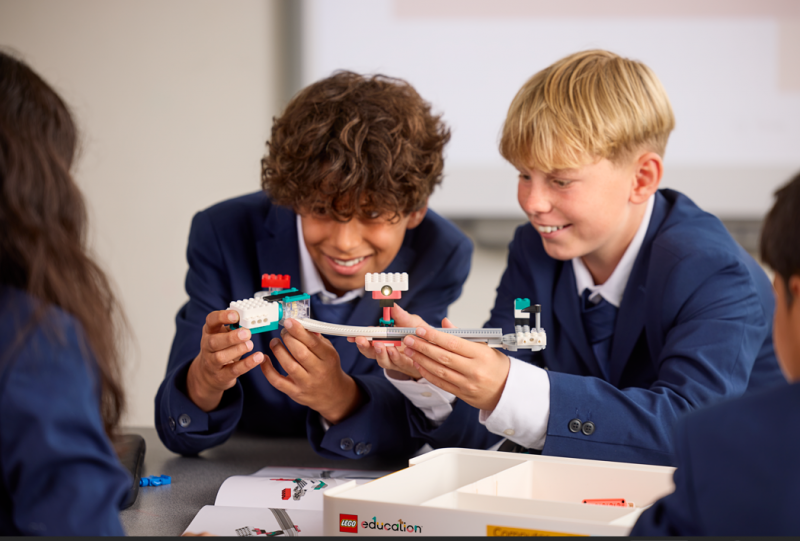 LEGO® Education informatikos ir dirbtinio intelekto (DI) rinkinys (6-8)
